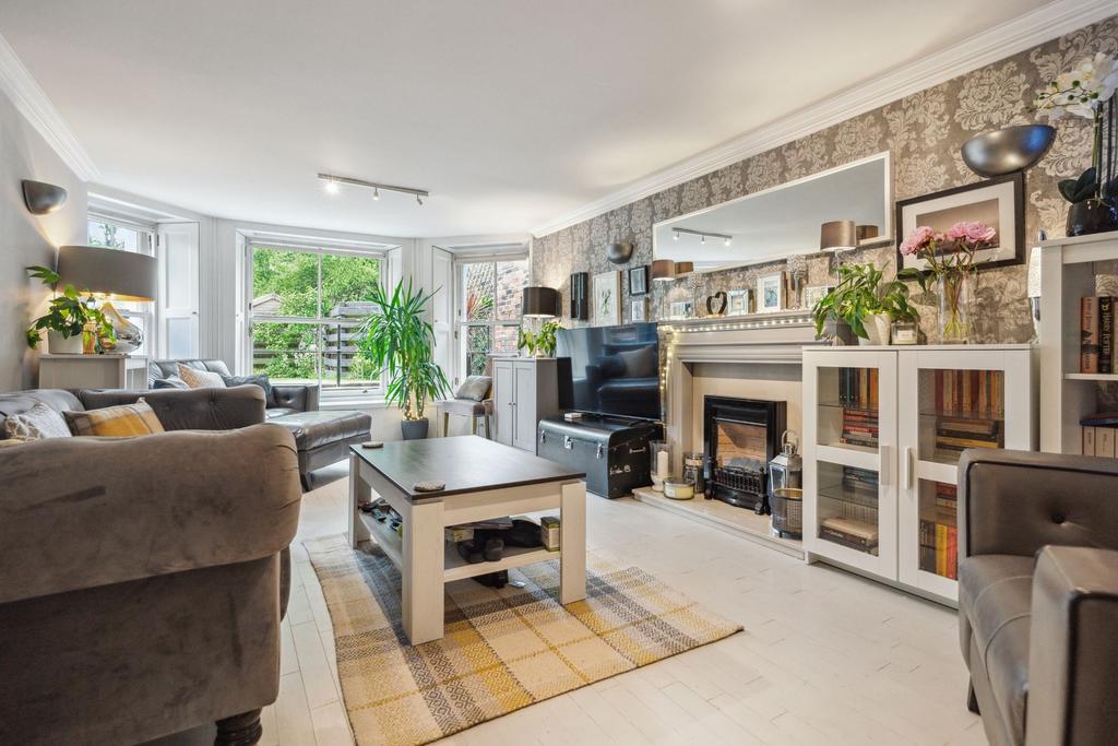 Minto Street, Newington, Edinburgh, EH9 2BR 3 bed apartment for sale
