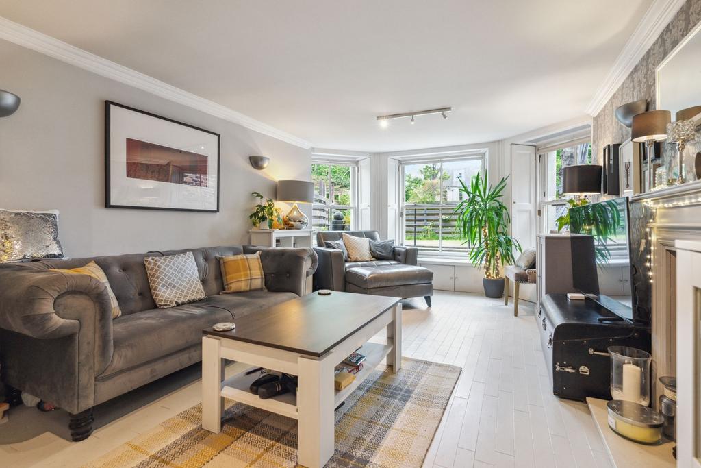 Minto Street, Newington, Edinburgh, EH9 2BR 3 bed apartment for sale