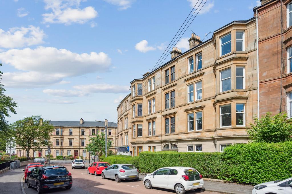 Fergus Drive, Flat 1/2, North Kelvinside, Glasgow, G20 6AX 2 bed flat