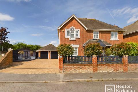 4 bedroom detached house for sale, Pound Lane North, Noak Bridge, Laindon