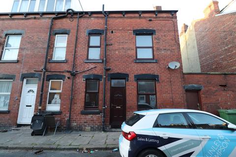 2 bedroom house to rent, Thornton Grove, Leeds, West Yorkshire, LS12