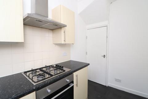 2 bedroom house to rent, Thornton Grove, Leeds, West Yorkshire, LS12