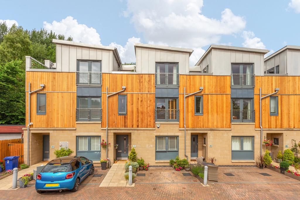 3 Esk Point, Dalkeith, EH22 1HW 4 bed townhouse £375,000