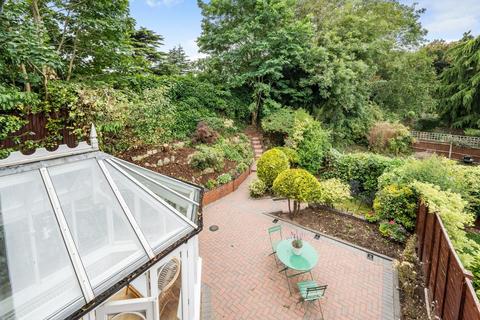 8 Hanley Place, Beckenham, BR3 1UR