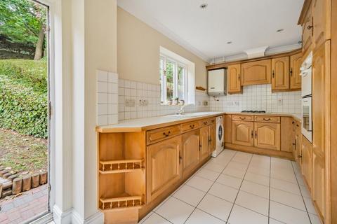 8 Hanley Place, Beckenham, BR3 1UR