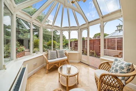8 Hanley Place, Beckenham, BR3 1UR