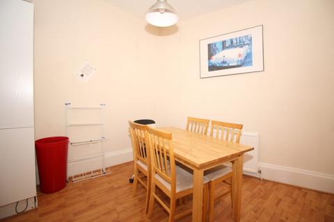 4 bedroom flat to rent, 20C Port Street, Stirling, FK8 2LD