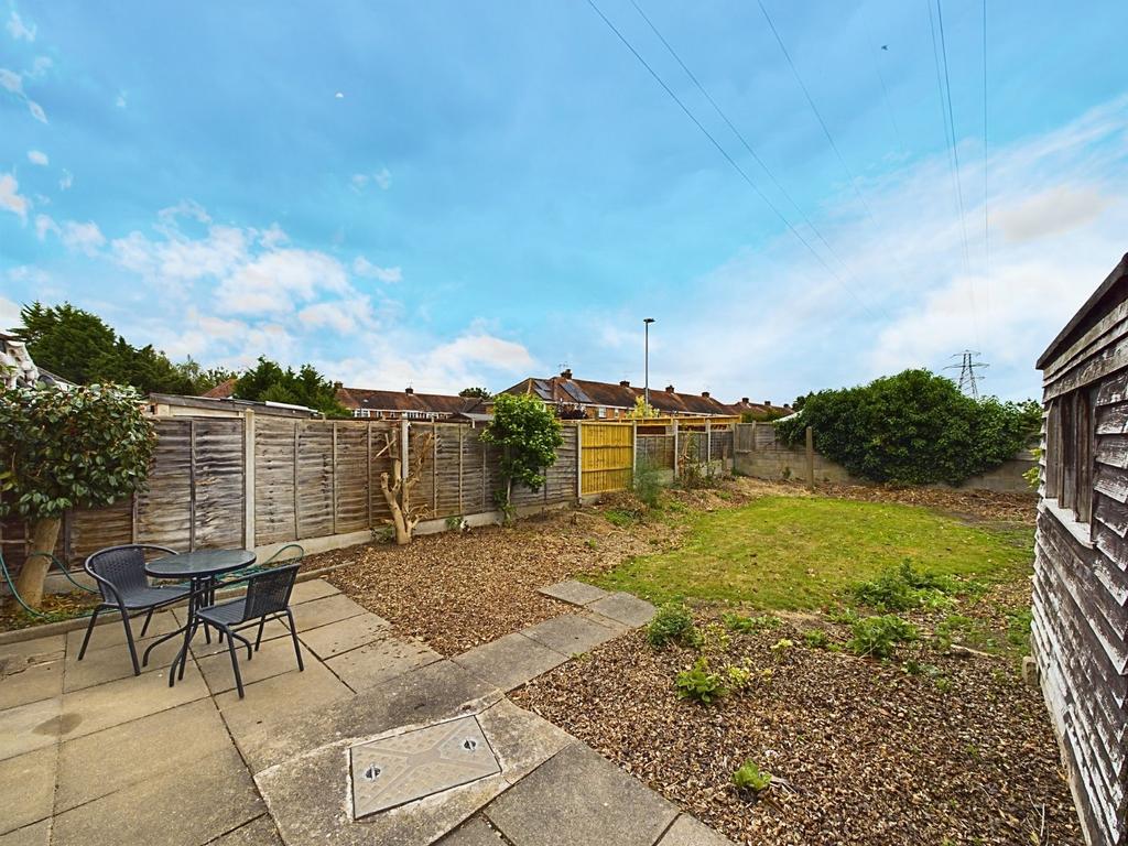 Melrose Close, Worcester... 3 bed semidetached house £1,200 pcm (£