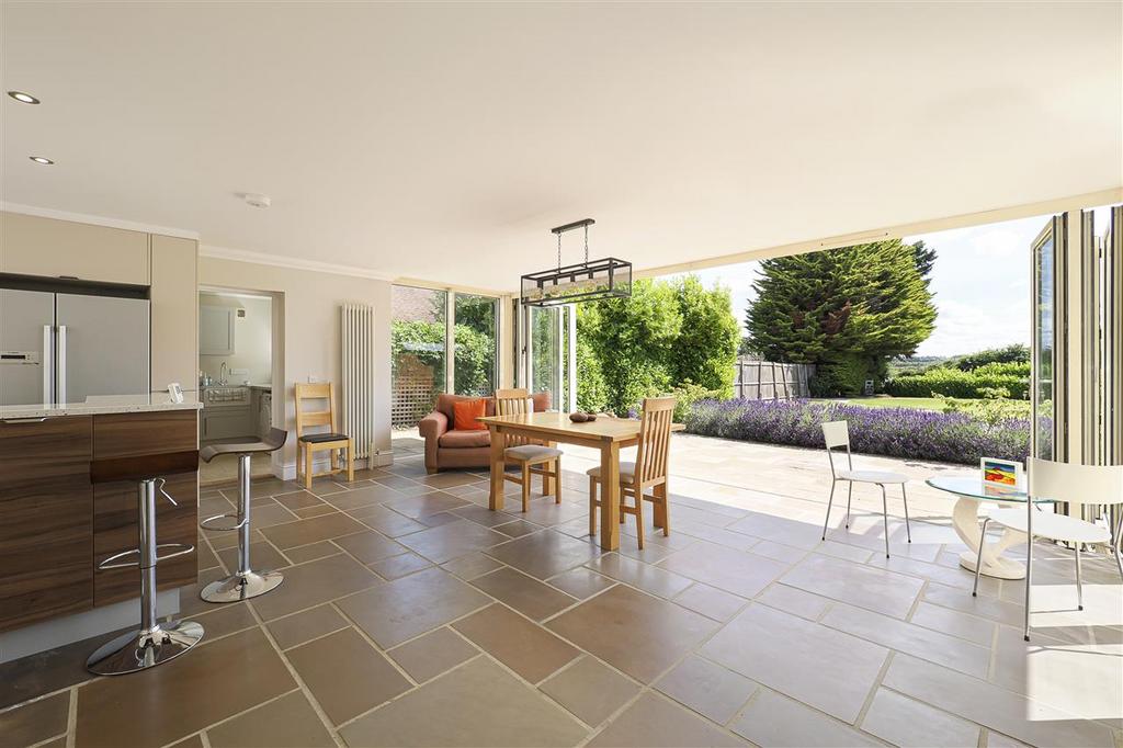 Ashford Road, Faversham 4 bed detached house for sale £850,000