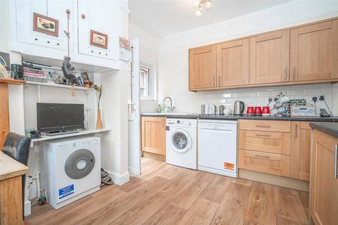 70 Princes Avenue, London, N22 7SA