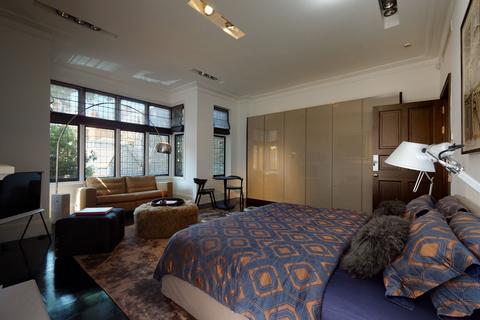 1 bedroom flat to rent, Cadogan Square, London SW1X