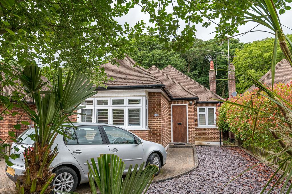 Woodside, LeighonSea, Essex, SS9 3 bed bungalow for sale £625,000