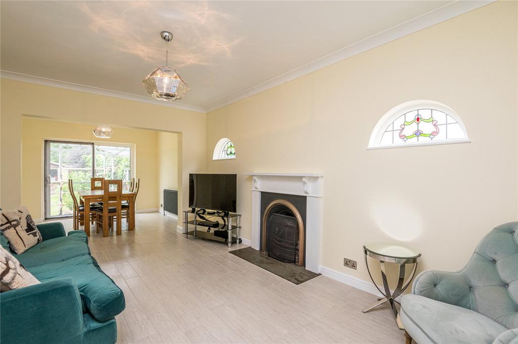 Woodside, LeighonSea, Essex, SS9 3 bed bungalow for sale £625,000