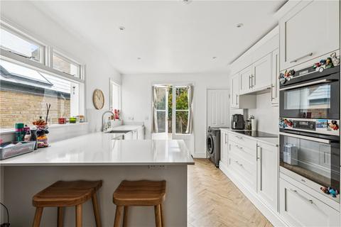 5 bedroom detached house to rent, Cathles Road, London, SW12
