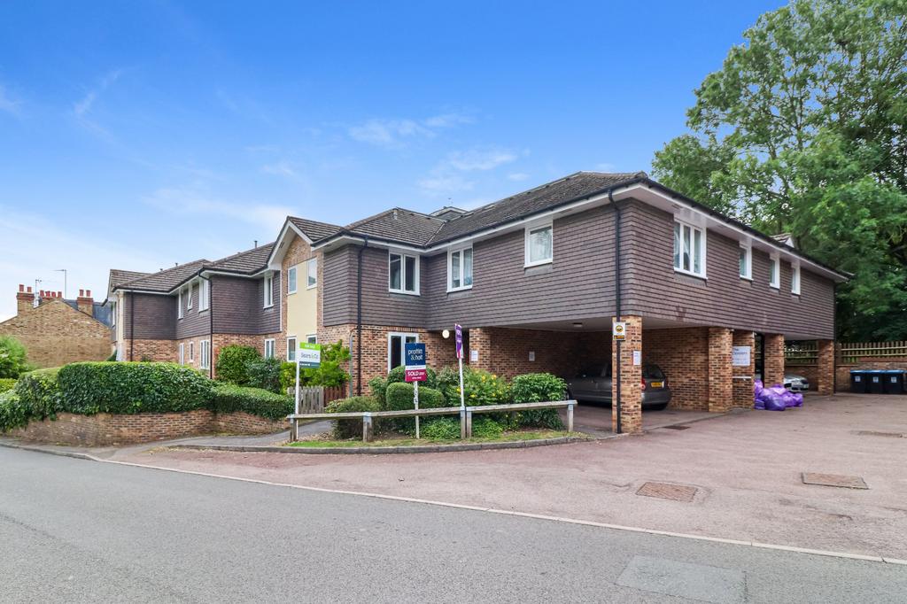 The Cloisters, Church Lane, Kings Langley, WD4 1 bed flat for sale £