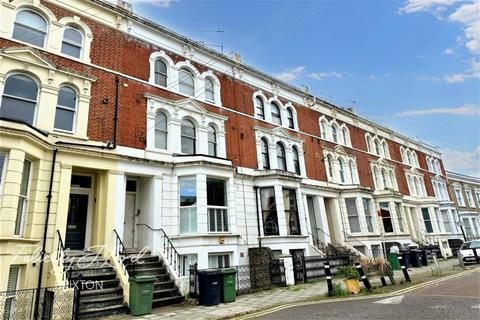 3 bedroom flat to rent, Hayter Road, Brixton