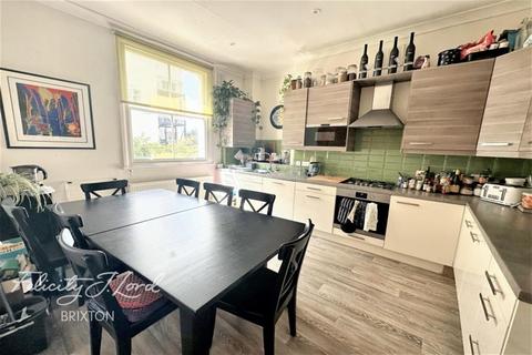 3 bedroom flat to rent, Hayter Road, Brixton