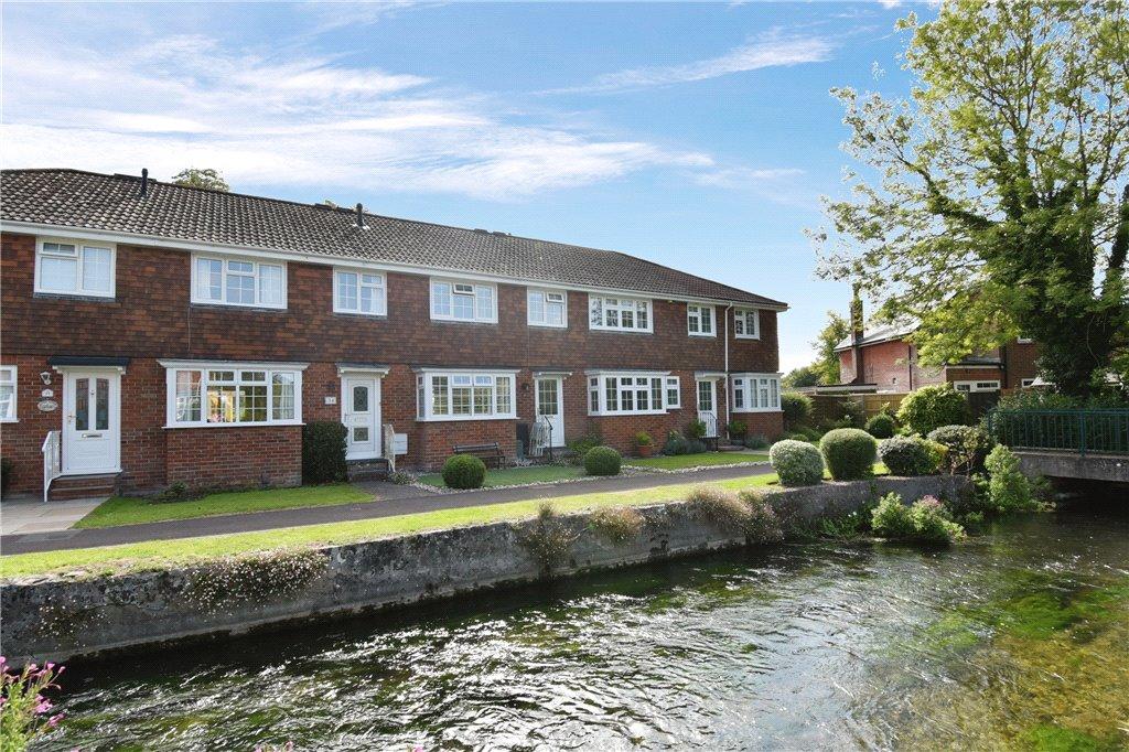 Rivermead Close, Romsey, Hampshire 2 bed terraced house for sale £475,000