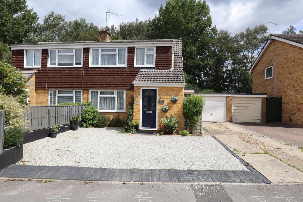 Verity Crescent, Poole, Dorset, BH17 3 bed semidetached house for sale