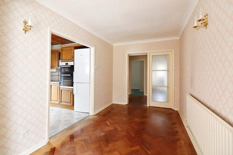 12 Kemble Drive, Bromley, BR2 8PZ