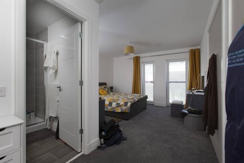 Flat 10, 79 Ocean Drive, Edinburgh, EH6 6BP