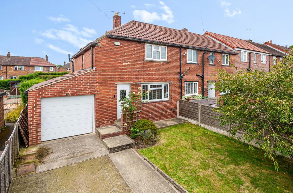 Acres Hall Crescent, Pudsey, West Yorkshire, LS28 3 bed end of terrace