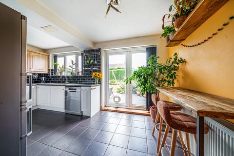 38 Acres Hall Crescent, Pudsey, LS28 9DZ