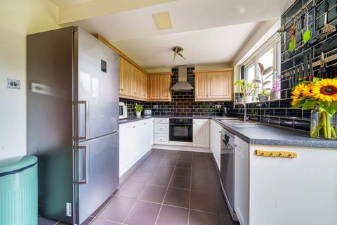 38 Acres Hall Crescent, Pudsey, LS28 9DZ