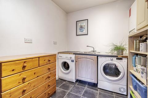 38 Acres Hall Crescent, Pudsey, LS28 9DZ