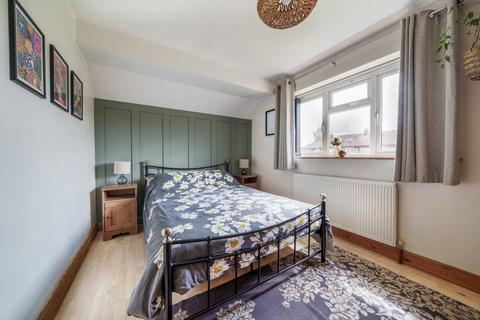 38 Acres Hall Crescent, Pudsey, LS28 9DZ