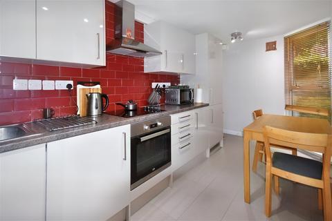 3, Heston House, 30 Wellesley Road, London, W4 4BN