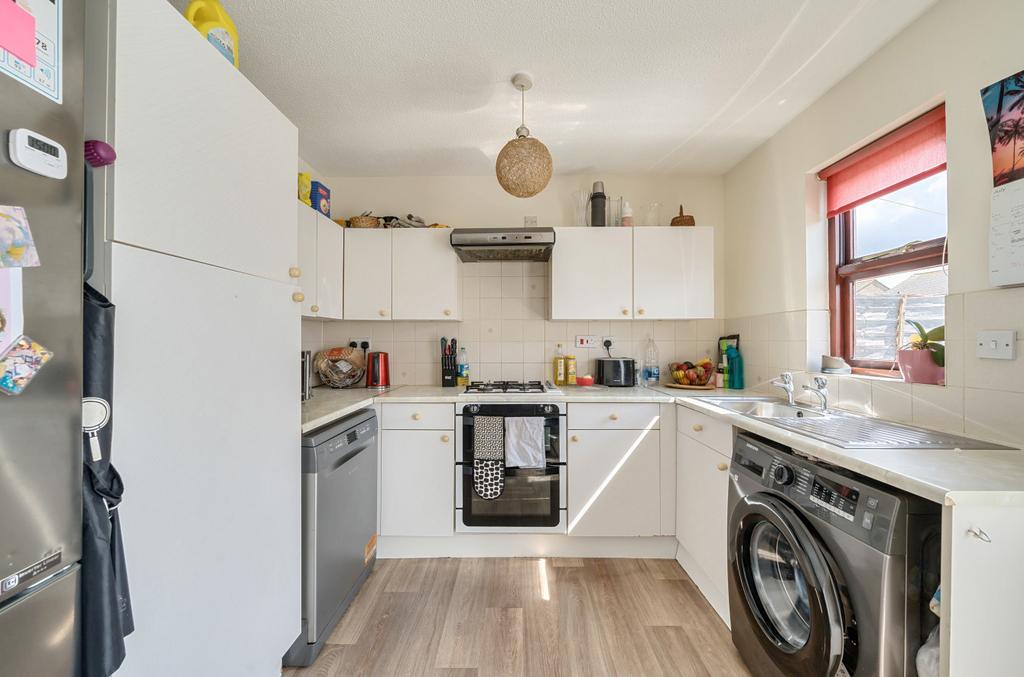 Kemble Drive, Cirencester, Gloucestershire, GL7 2 bed terraced house