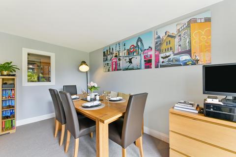 69 Holland Gardens, Brentford, TW8 0BG