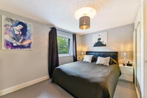 69 Holland Gardens, Brentford, TW8 0BG