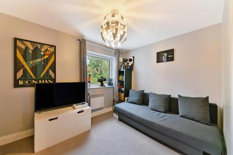 69 Holland Gardens, Brentford, TW8 0BG