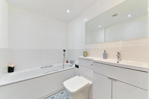 69 Holland Gardens, Brentford, TW8 0BG