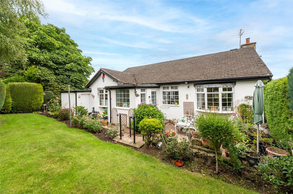 Fairway Close, Guiseley, Leeds, West Yorkshire, LS20 2 bed bungalow for