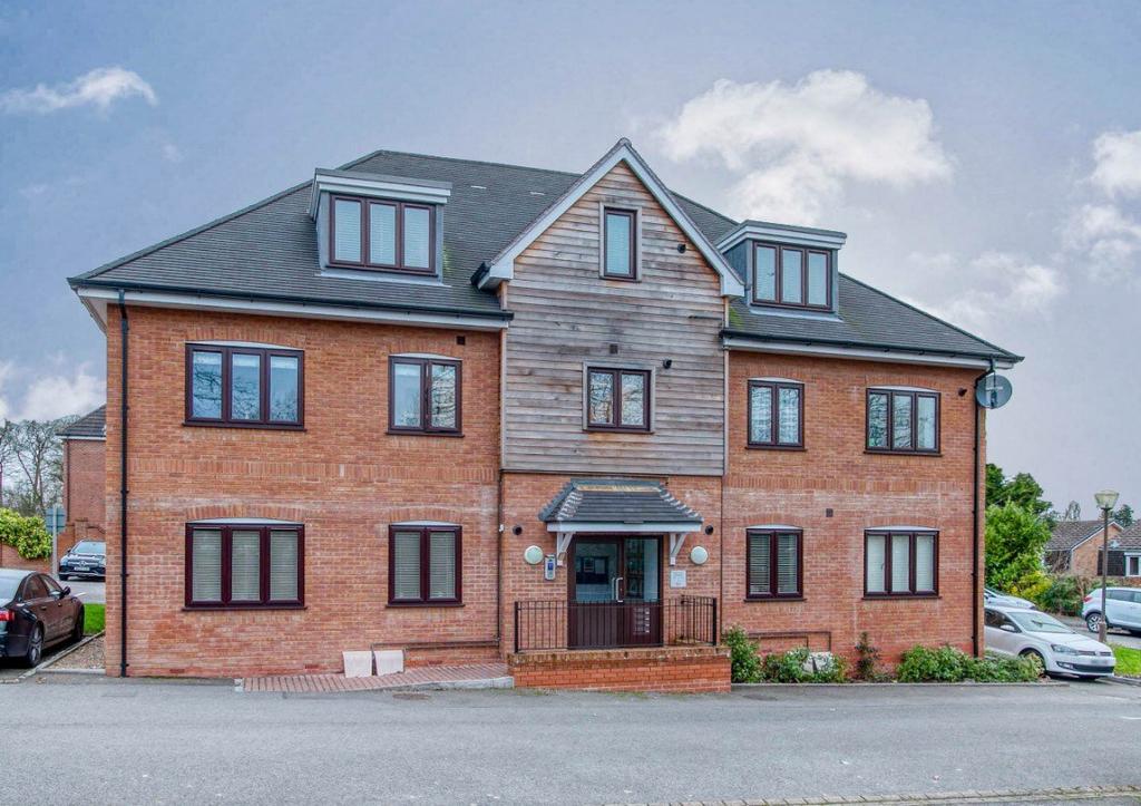 Berrington Close, Ipsley, Redditch B98 0FU 2 bed ground floor flat for