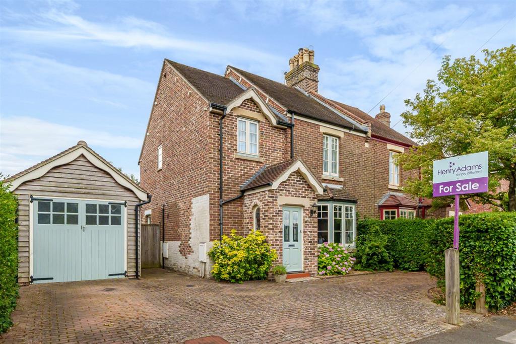 Castle Road, Rowland's Castle, PO9 3 bed semidetached house for sale