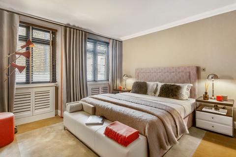 2 bedroom flat to rent, Cadogan Square, London SW1X