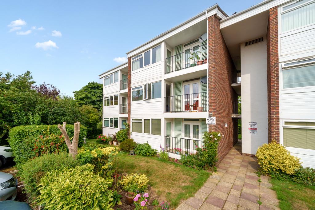 Storrington Ground Floor Flat 2 bed ground floor flat for sale £225,000