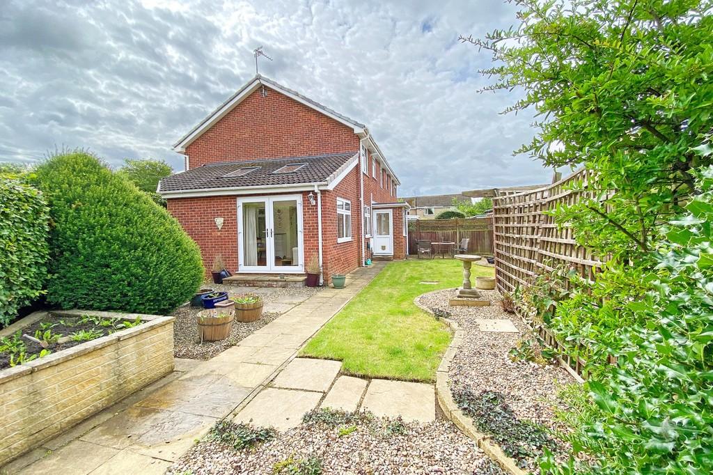 Rothbury Close, Harrogate 2 bed end of terrace house £250,000