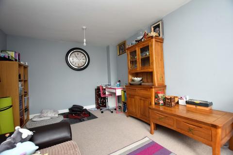 28 Tulip Tree Road, Nuneaton, CV10 9FG