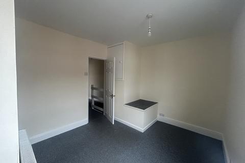 3 bedroom terraced house to rent, Robinhood Street, Linden