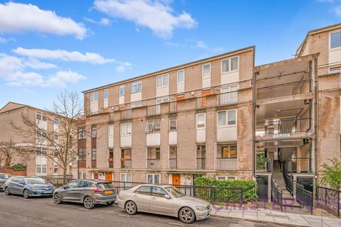 3 bedroom flat to rent, Seyssel Street, London