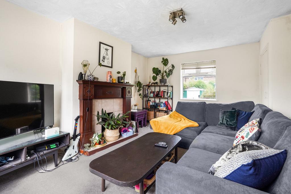 Hollin Park Road, Leeds, LS8 3 bed semidetached house for sale £280,000