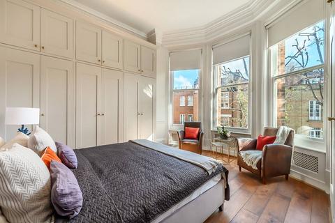 2 bedroom flat to rent, Egerton Place, Knightsbridge, London, SW3