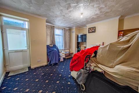 54 Waverley Road, London, SE18 7TN