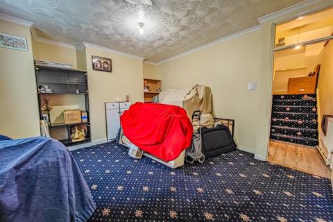 54 Waverley Road, London, SE18 7TN