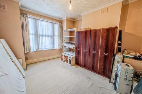 54 Waverley Road, London, SE18 7TN